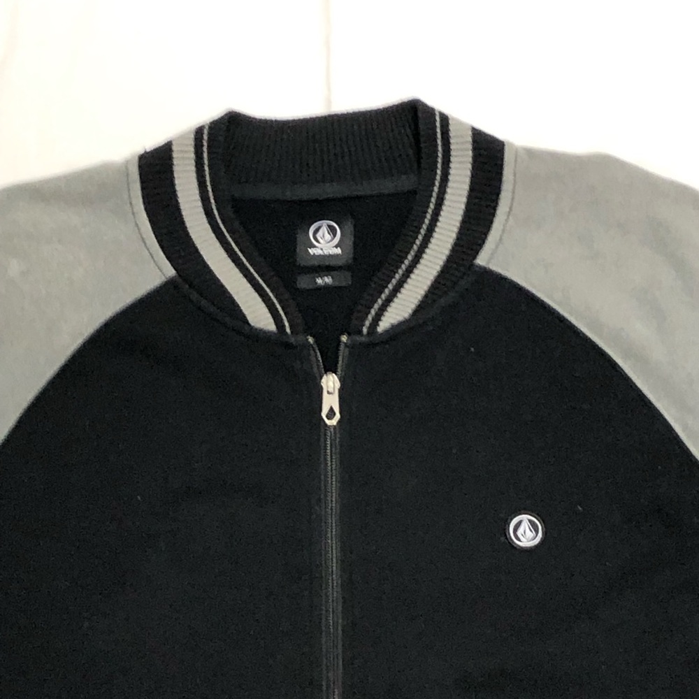 Volcom Mens zip up jacket.  Size x-large.